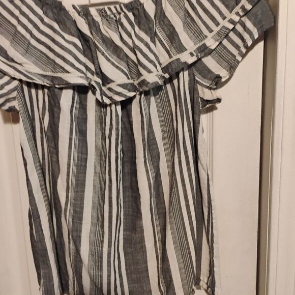 Marc New York Ruffled White and Blue Blouse - Picture 8 of 11